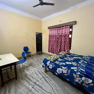 Vishwa Deva Habitación en casa particular
